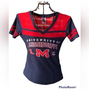 OLE MISS UNIVERSITY OF MISSISSIPPI FITTED TEE SIZE SML EXCELLENT USED CONDITION